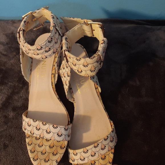 Heels - Picture 3 of 3